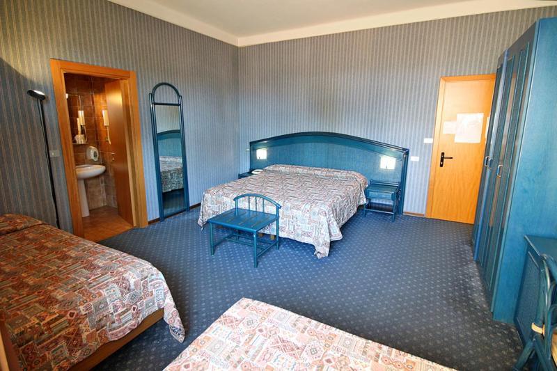Hotel Kristina إمبيريا المظهر الخارجي الصورة